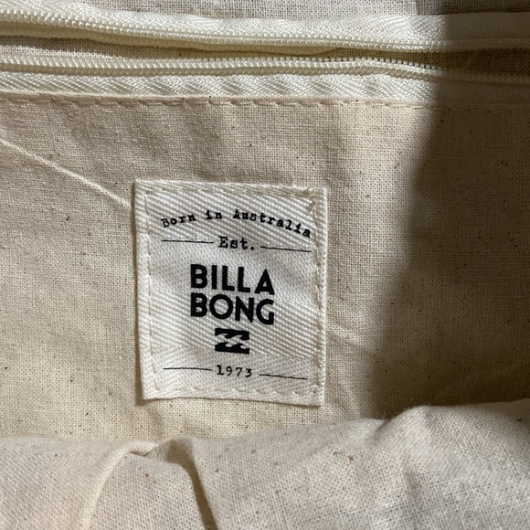 Billabong “Talk to the Palm” Paper Tote - Picture 4 of 10